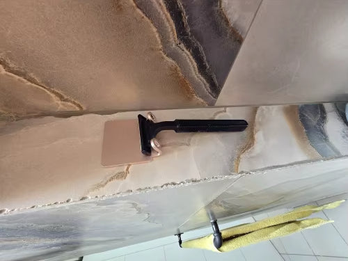 Slipp slöa rakhyvlar och röda prickar – håll hyveln torr i duschen